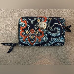 “Vera Bradley” Paisley Clutch: NWOT